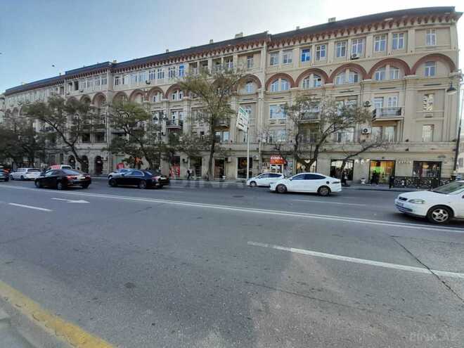 Продаётся 3-комн. вторичка 95 м², м. Низами, photo 1 from 20