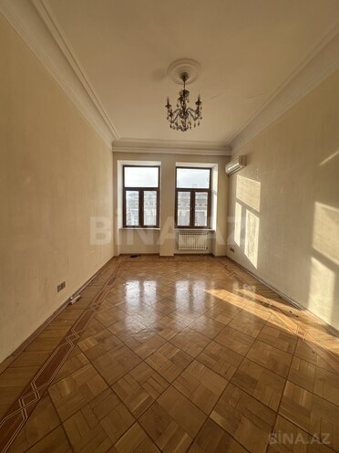 Satılır 6 otaqlı köhnə tikili 320 m², Sahil m., photo 9 from 17