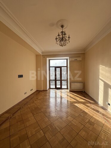 Satılır 6 otaqlı köhnə tikili 320 m², Sahil m., photo 15 from 17