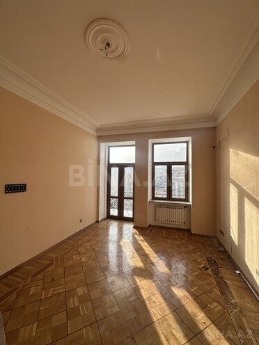 Satılır 6 otaqlı köhnə tikili 320 m², Sahil m., photo 8 from 17