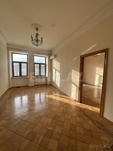 Satılır 6 otaqlı köhnə tikili 320 m², Sahil m., photo 7 from 17