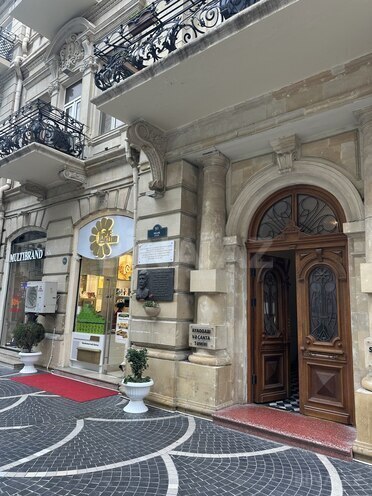 Satılır 6 otaqlı köhnə tikili 320 m², Sahil m., photo 3 from 17