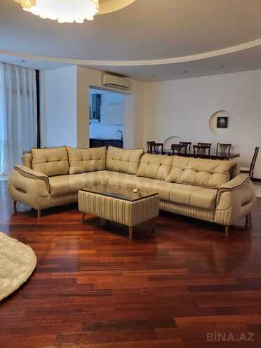 İcarəyə verilir 3 otaqlı yeni tikili 168 m², 28 May m., photo 1 from 16