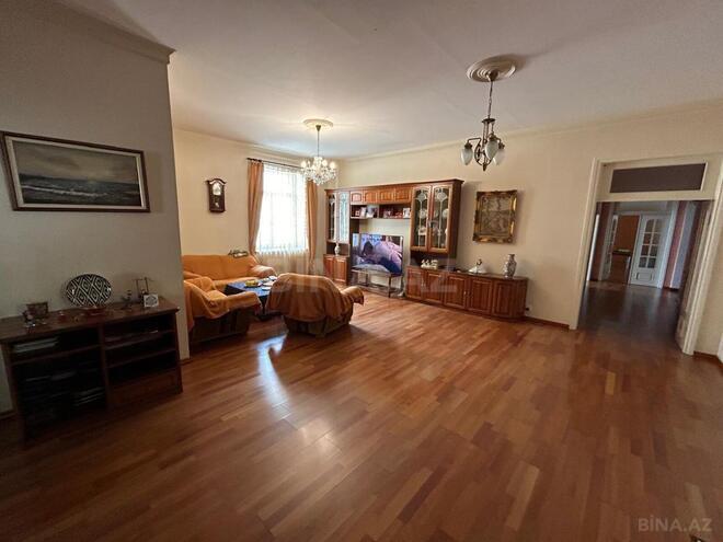Satılır 7 otaqlı köhnə tikili 400 m², Sahil m., photo 12 from 21