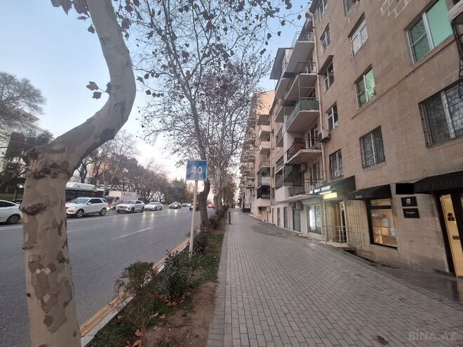 Продаётся 2-комн. вторичка 55 м², м. Низами, photo 1 from 13