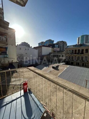 Satılır 3 otaqlı köhnə tikili 75 m², Sahil m., photo 15 from 18