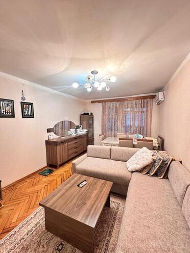 Satılır 3 otaqlı köhnə tikili 70 m², Nizami m., photo 1 from 13