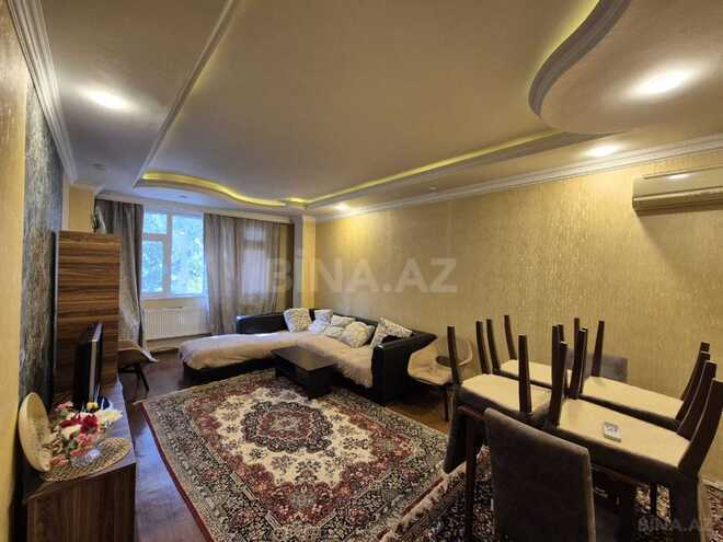 Продаётся 3-комн. вторичка 70 м², м. Иншаатчылар, photo 1 from 12