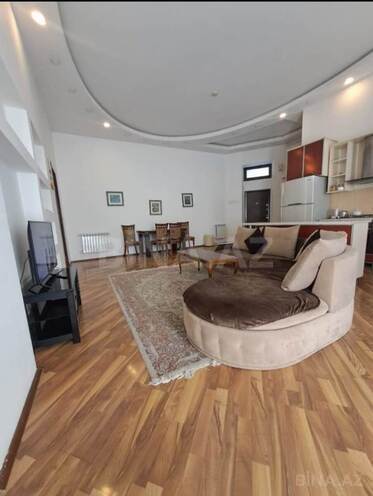 İcarəyə verilir 3 otaqlı köhnə tikili 90 m², Sahil m., photo 9 from 17