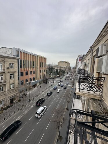 İcarəyə verilir 3 otaqlı köhnə tikili 80 m², Sahil m., photo 4 from 17