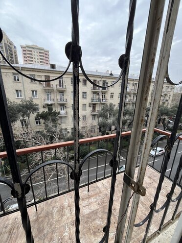 Satılır 2 otaqlı köhnə tikili 50 m², 28 May m., photo 9 from 11