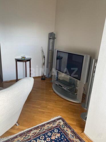 Satılır 5 otaqlı köhnə tikili 200 m², Nəsimi r., photo 3 from 17