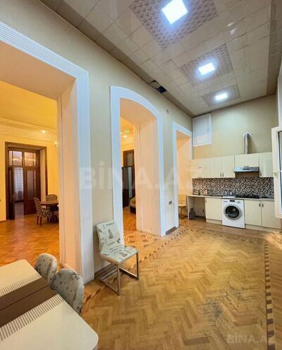 İcarəyə verilir 5 otaqlı köhnə tikili 200 m², 28 May m., photo 9 from 11