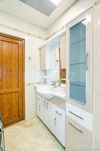Сдаётся 2-комн. новостройка 104 м², м. Низами, photo 15 from 17
