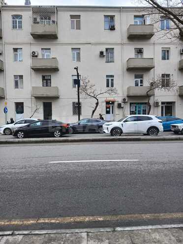 İcarəyə verilir 4 otaqlı köhnə tikili 850 m², Nərimanov r., photo 17 from 18