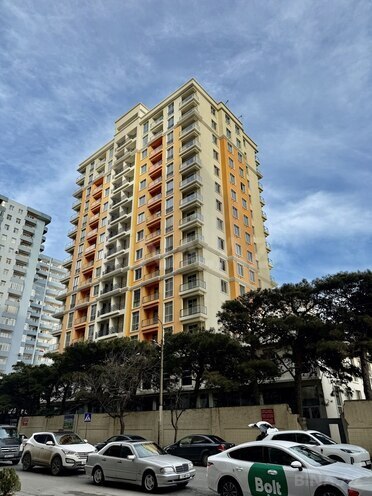 Продаётся 3-комн. новостройка 108 м², м. Кара Караев, photo 1 from 6