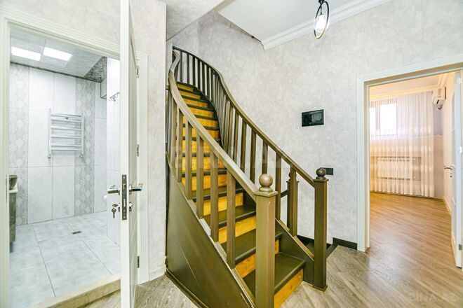Satılır 7 otaqlı köhnə tikili 220 m², Bayıl q., photo 20 from 32