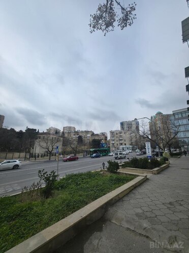 Продаётся 2-комн. вторичка 35 м², м. Элмляр Академиясы, photo 13 from 23