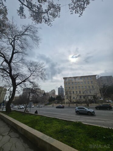 Продаётся 2-комн. вторичка 35 м², м. Элмляр Академиясы, photo 16 from 23