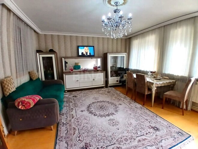 Satılır 3 otaqlı köhnə tikili 120 m², Qara Qarayev m., photo 1 from 32