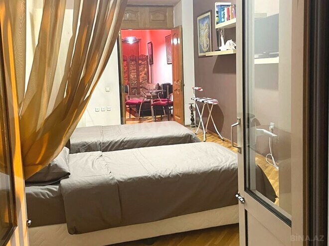 Satılır 4 otaqlı köhnə tikili 210 m², Bayıl q., photo 29 from 32