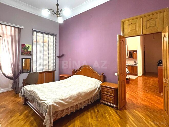 Satılır 4 otaqlı köhnə tikili 210 m², Bayıl q., photo 14 from 32
