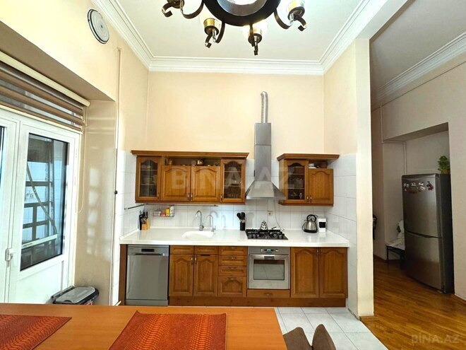 Satılır 4 otaqlı köhnə tikili 210 m², Bayıl q., photo 16 from 32