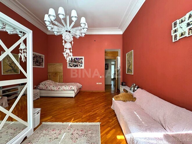 Satılır 4 otaqlı köhnə tikili 210 m², Bayıl q., photo 12 from 32