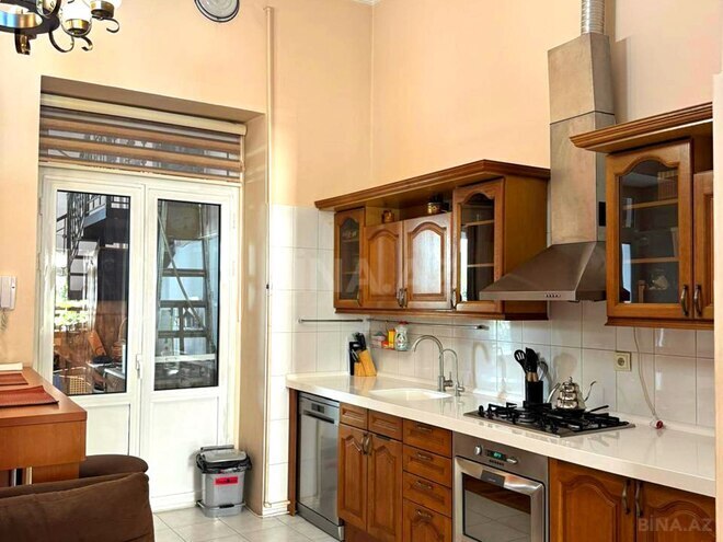 Satılır 4 otaqlı köhnə tikili 210 m², Bayıl q., photo 18 from 32