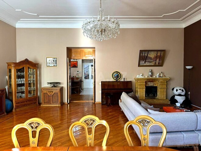 Satılır 4 otaqlı köhnə tikili 210 m², Bayıl q., photo 4 from 32