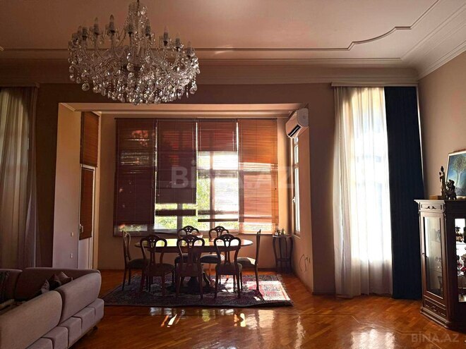 Satılır 4 otaqlı köhnə tikili 210 m², Bayıl q., photo 8 from 32