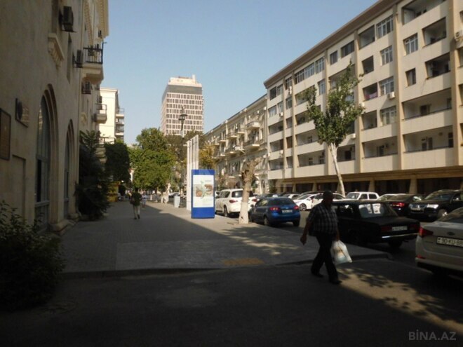 Satılır 3 otaqlı köhnə tikili 80 m², Sahil m., photo 20 from 26