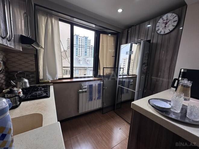 Satılır 3 otaqlı köhnə tikili 50 m², İnşaatçılar m., photo 6 from 14
