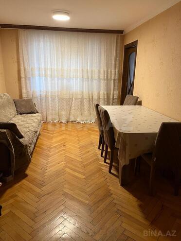 Satılır 3 otaqlı köhnə tikili 75 m², İnşaatçılar m., photo 1 from 11