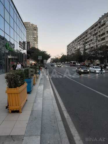 Satılır 2 otaqlı köhnə tikili 70 m², İnşaatçılar m., photo 1 from 16