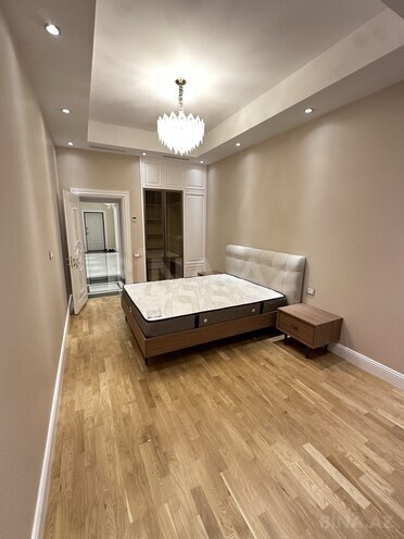 Сдаётся 4-комн. новостройка 180 м², м. Низами, photo 13 from 24