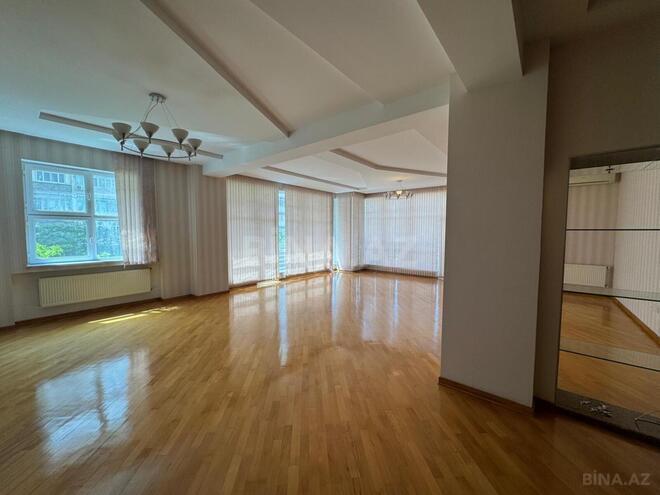 İcarəyə verilir 4 otaqlı yeni tikili 240 m², 28 May m., photo 4 from 16