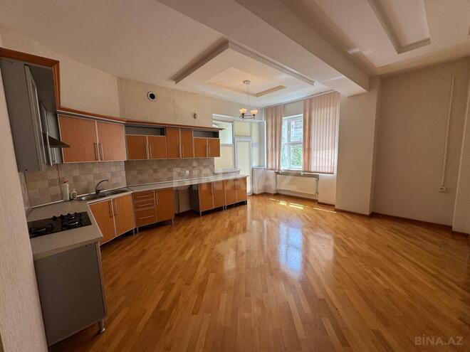 İcarəyə verilir 4 otaqlı yeni tikili 240 m², 28 May m., photo 10 from 16