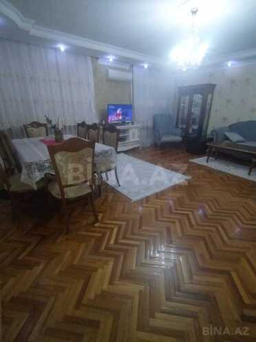 Satılır 4 otaqlı köhnə tikili 110 m², İnşaatçılar m., photo 1 from 26