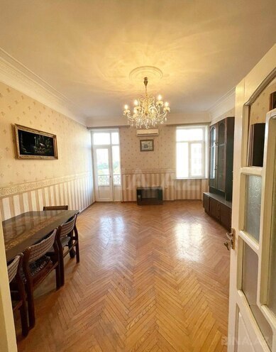 Satılır 3 otaqlı köhnə tikili 75 m², Nizami m., photo 7 from 12