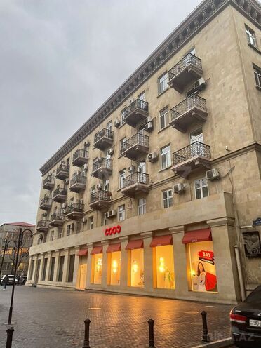 Satılır 3 otaqlı köhnə tikili 72 m², Sahil m., photo 1 from 17