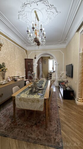 Satılır 5 otaqlı köhnə tikili 200 m², 28 May m., photo 8 from 32