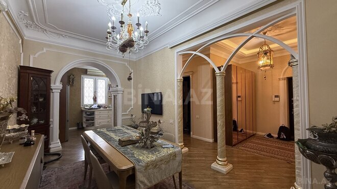 Satılır 5 otaqlı köhnə tikili 200 m², 28 May m., photo 9 from 32