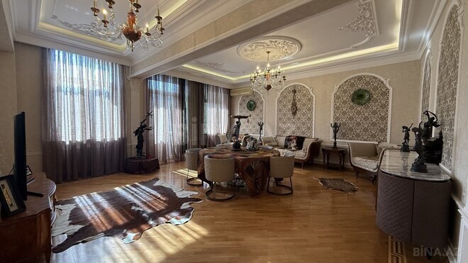 Satılır 5 otaqlı köhnə tikili 200 m², 28 May m., photo 1 from 32