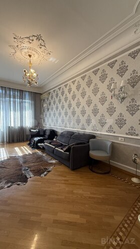 Satılır 5 otaqlı köhnə tikili 200 m², 28 May m., photo 17 from 32