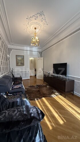 Satılır 5 otaqlı köhnə tikili 200 m², 28 May m., photo 18 from 32