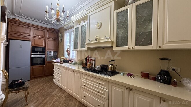 Satılır 5 otaqlı köhnə tikili 200 m², 28 May m., photo 12 from 32