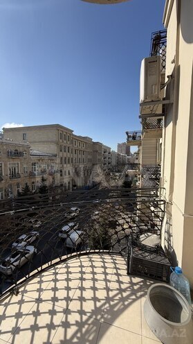 Satılır 5 otaqlı köhnə tikili 200 m², 28 May m., photo 31 from 32