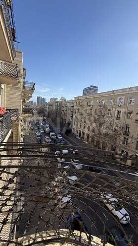 Satılır 5 otaqlı köhnə tikili 200 m², 28 May m., photo 30 from 32