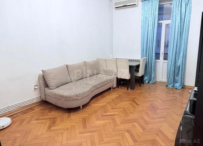 Satılır 3 otaqlı köhnə tikili 71 m², Yasamal r., photo 1 from 12